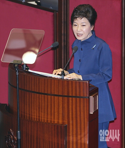 서울 여의도 국회 본회의장서 시정연설하는 박근혜 대통령