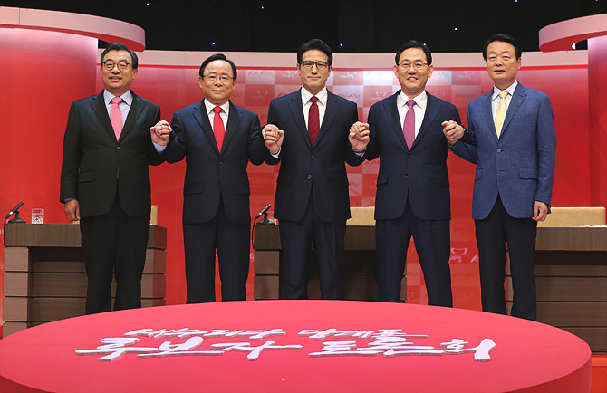 (사진 왼쪽부터) 당권도전을 선언한 이정현·이주영·정병국·주호영·한선교 새누리당 전당대회 후보자들 <사진=사진공동취재단>