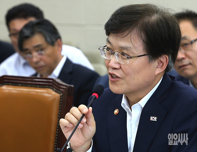 최양희 국회 미래창조과학부장관