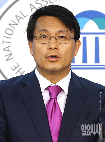 '충청포럼' 회장을 맡고 있는 윤상현 새누리당 의원