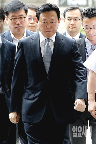 검찰 출석하는 신동빈 롯데그룹 회장