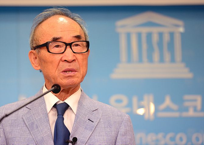 시인 고은