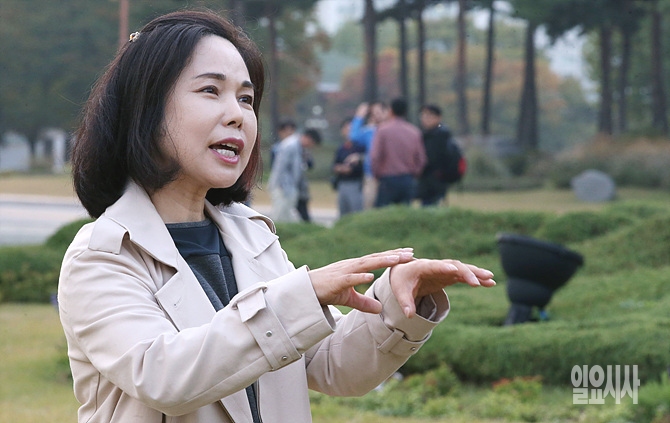 <일요시사>와 인터뷰 갖는 송경화 전골협 이사장