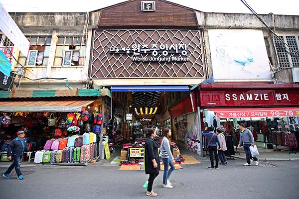 원주 상권의 중심에 자리한 원주중앙시장 미로예술시장