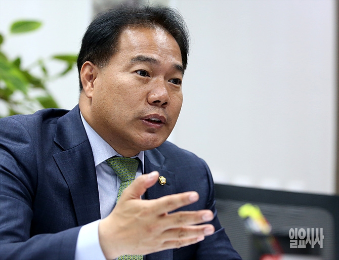 이용주 국민의당 의원이 <일요시사>와 인터뷰를 갖고 있다.