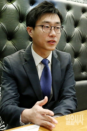 <일요시사>와 인터뷰 갖는 장경태 더불어민주당 서울특별시당 대변인