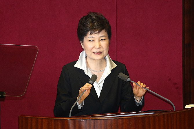 국회 시정연설하는 박근혜 대통령 <사진=사진공동취재단>