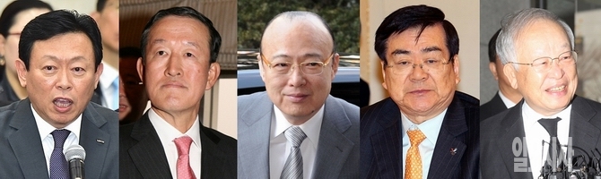 (사진 왼쪽부터) 신동빈 롯데그룹 회장, 허창수 GS그룹 회장, 김승연 한화그룹 회장, 조양호 한진그룹 회장, 손경식 CJ그룹 회장