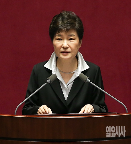 국회 시정연설하는 박근혜 대통령 <사진=사진공동취재단>