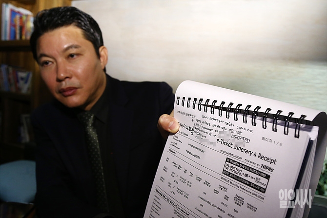 신동욱 공화당 총재가 <일요시사>와 인터뷰를 갖고 있다.