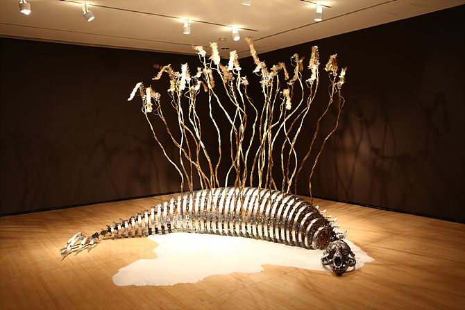 Custos Cavum, 2011, Metallic material, resin, motor, gear, custom CPU board, LED, 220(h) x 360(w) x 260(d)cm