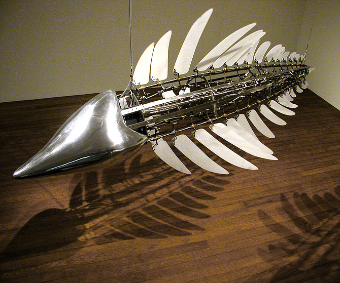 Ultima Mudfox, 2003, Metallic material, machinery, acrylic, electronic device(CPU board, sensor, motor, small lightbulb), 65(h) x 150(w) x 55(d)cm