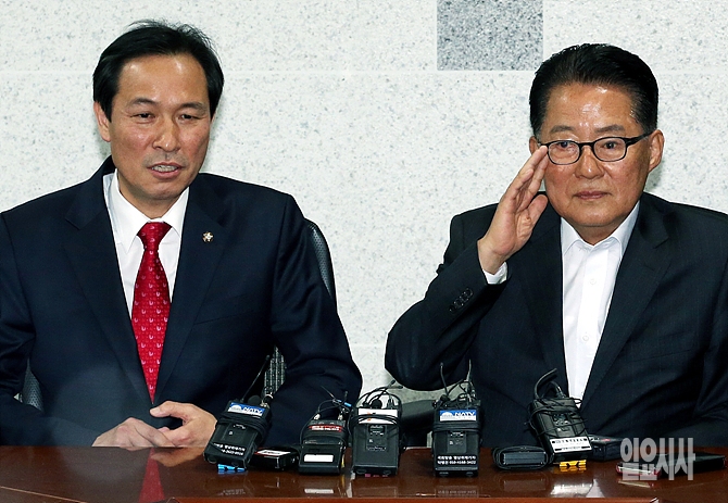 회동 갖는 우상호 더불어민주당·박지원 국민의당 원내대표