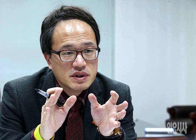 박주민 더불어민주당 의원이 <일요시사>와 인터뷰를 갖고 있다.