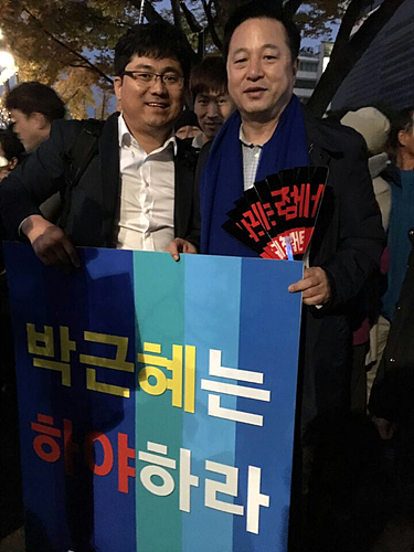 김두관 전 경남도지사와 하준명 더불어민주당 거제시위원회 상무위원(사진 왼쪽)