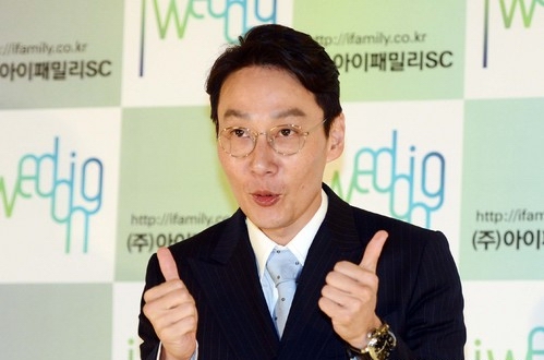 방송인 이휘재