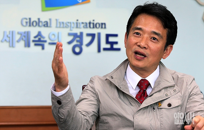 <일요시사>와 대담 나누는 남경필 경기도지사