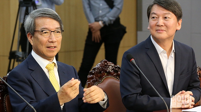안철수 전 국민의당 공동대표(사진 오른쪽)과 정운찬 전 국무총리