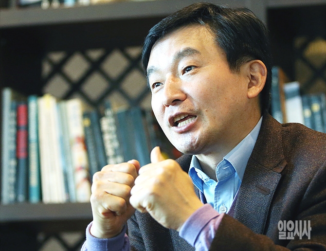 4일, 새누리당을 전격 탈당한 원희룡 제주지사