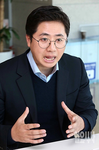 <일요시사>와 인터뷰 갖는 이동학 더불어민주당 전국청년위원회 부위원장