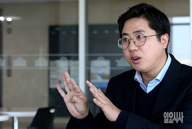이동학 더불어민주당 전국청년위원회 부위원장이 <일요시사>와 인터뷰를 갖고 있다.