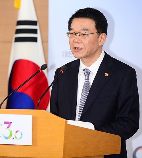 11·3 부동산 정책을 발표하는 강호인 국토교통부 장관.