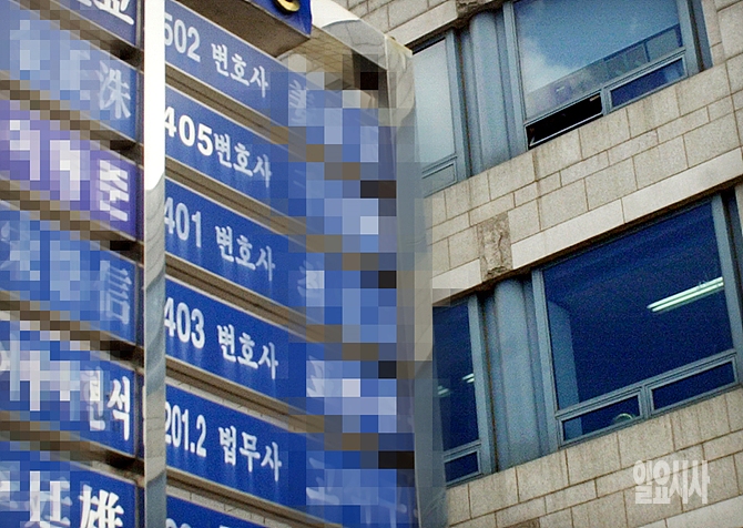 '최순실 게이트'로 인해 최근 법률시장도 유례 없는 호황을 맞고 있다.