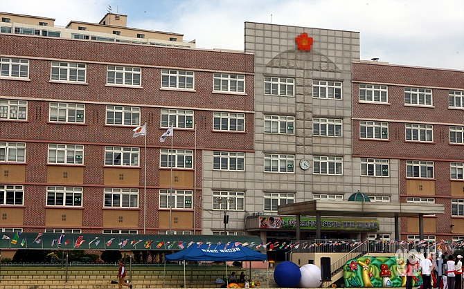 김영란법 시행 이후로 학교, 병원 등에서는 삭막함이 맴돌고 있다.