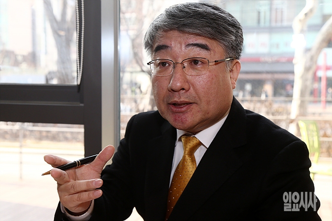 <일요시사>와 인터뷰 갖는 박순준 한국사립대학교수회연합회 이사장