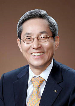 윤종규 KB금융지주 회장 겸 국민은행장