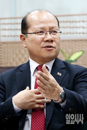 <일요시사>와 인터뷰 갖는 이종명 자유한국당 의원
