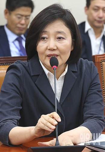 비문(비 문재인)계 중진으로 안희정 캠프에 승선한 박영선 더불어민주당 의원