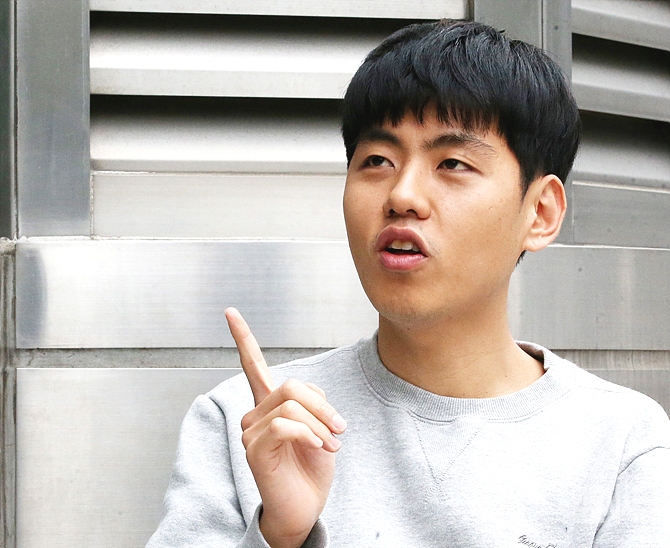 배진수 청년당 창당 추진위원이 <일요시사>와 인터뷰를 갖고 있다.