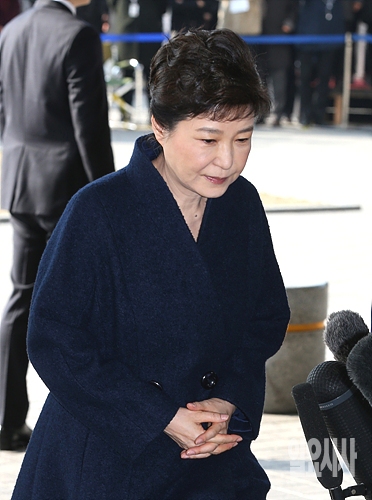 검찰 출석하는 박근혜 전 대통령 <사진=사진공동취재단>