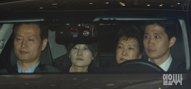 지난달31일, 서울구치소로 향하는 박근혜 전 대통령 <사진=사진공동취재단>