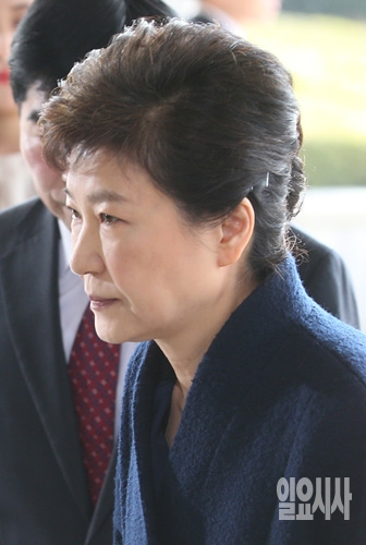 서울중앙지검으로 출석하는 박근혜 전 대통령 <사진=사진공동취재단>