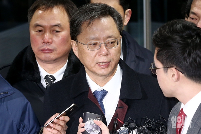 검찰 소환 출석하는 우병우 전 청와대 민정수석 <사진=사진공동취재단>