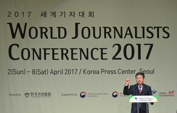 축사하는 정규성 한국기자협회장
