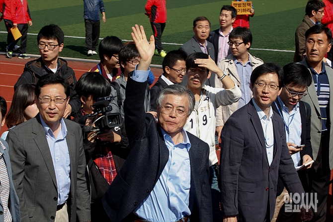 이북5도민 체육대회에 참석한 더불어민주당 문재인 대선후보 <사진=사진공동취재단>