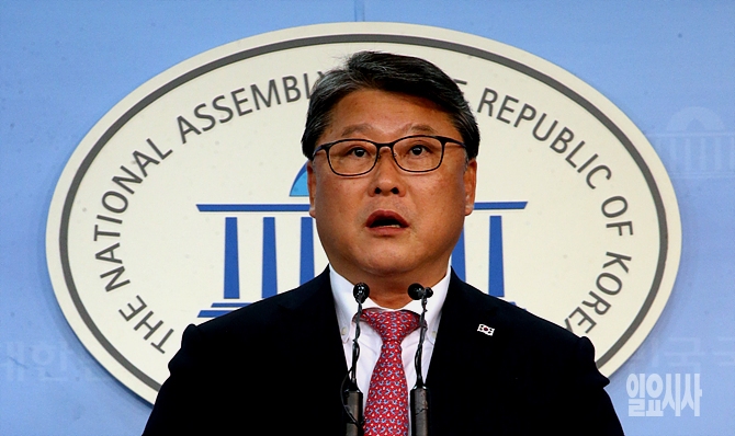 대권 출마 선언하는 새누리당 조원진 후보
