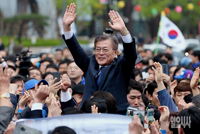 서울 광화문 유세 중인 더불어민주당 문재인 대선후보