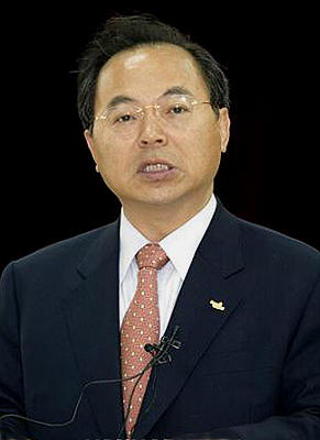 더불어민주당 문재인 대선후보의 공개 지지를 선언한 오거돈 전 해수부장관