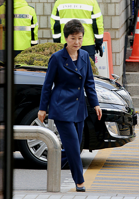 검찰 출석하는 박근혜 전 대통령 <사진=사진공동취재단>