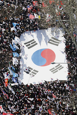 탄핵 반대 집회 갖는 사람들 <사진=사진공동취재단>