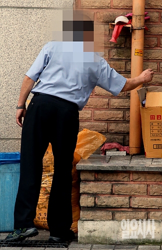 아파트 경비원 (본 사진은 특정기사와 직접적인 관련이 없음)