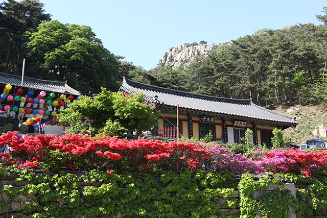 용봉산 북쪽에 자리한 용봉사