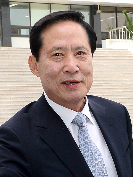 최근 문재인 대통령으로부터 국방부장관으로 임명된 송영무 전 해군참모총장