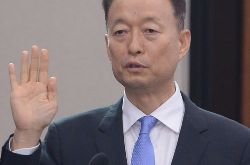 선서하는 백운규 산업부장관 후보자