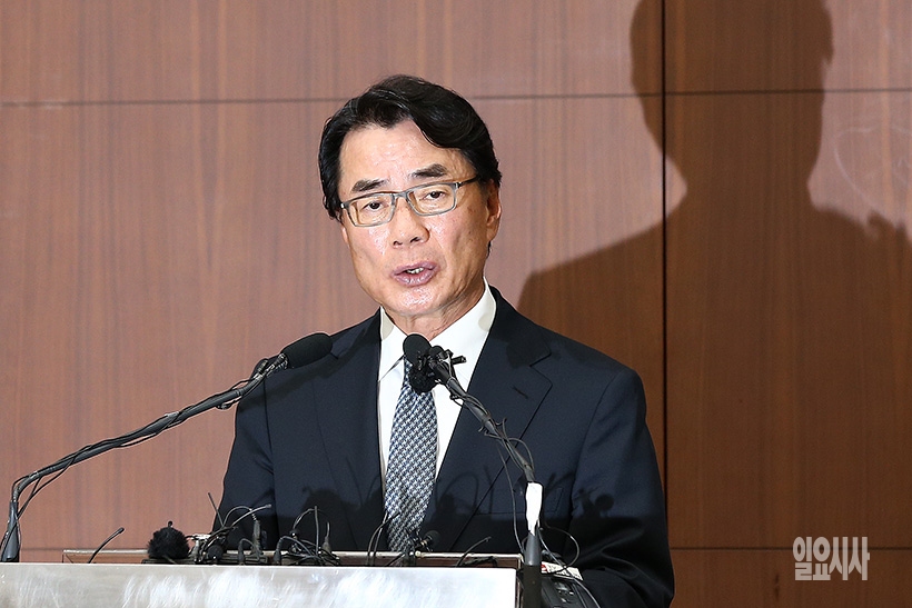 공개 사과 기자회견 갖는 이장한 종근당 회장