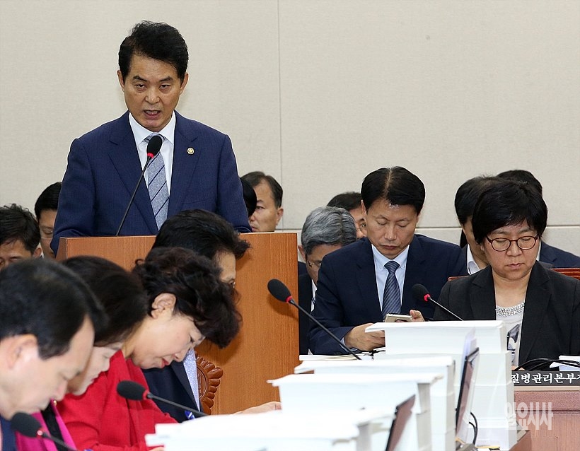 국회 농림축산식품위원회 전체회의 출석한 류영진 식품의약품안전처장